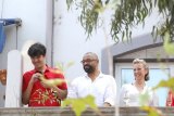 Foreign Secretary James Cleverly on a Casemates balcony during National Day